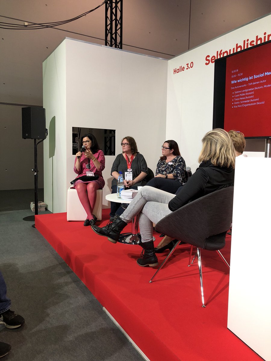 #socialmediamarketing je authentischer, desto besser #fbm18 , die Leute wollen unterhalten werden - private Snippets/Einblicke erhalten <a href="/Book_Fair/">FrankfurterBuchmesse</a>