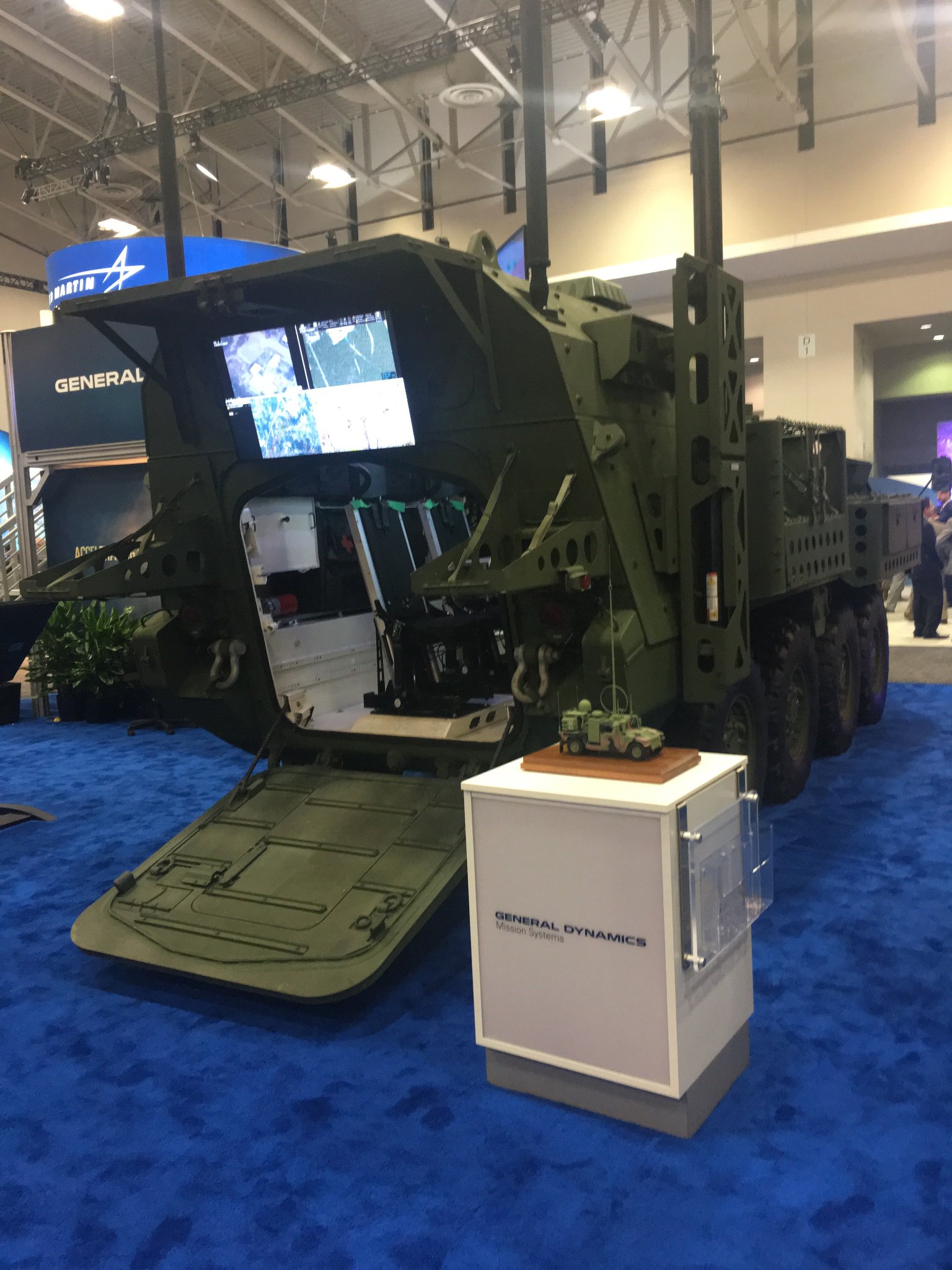 DpJkXqnUUAEm4_s.jpg:large