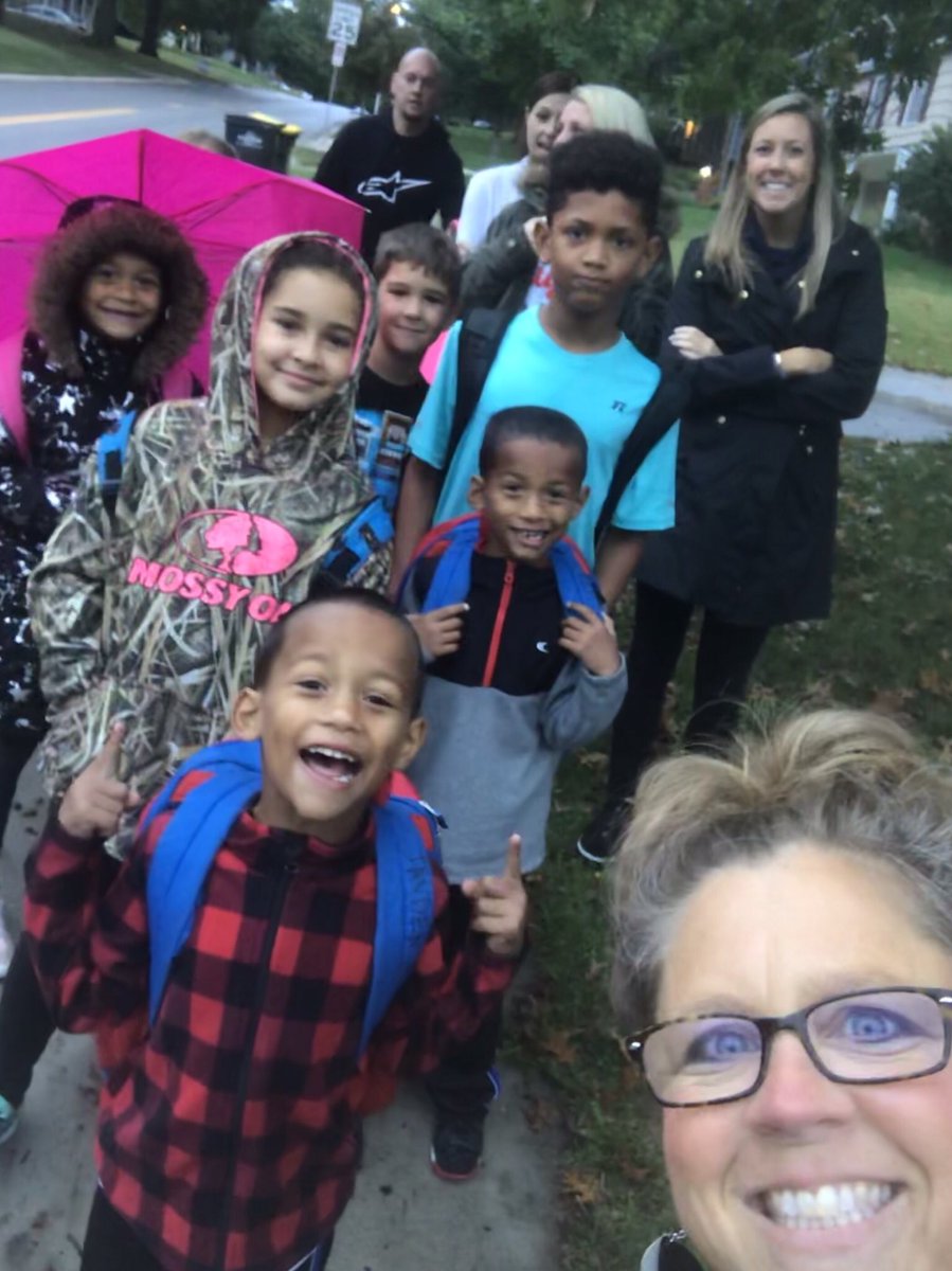 trish_guth3's tweet photo. Walk to school day #1 of 2018-19 in the books! @ApacheIS512 #family #community https://t.co/kE1XjyaDnt