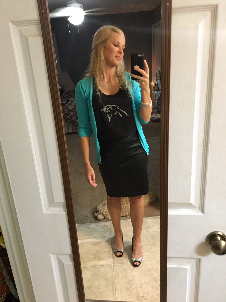 SwimOutDaily's tweet image. This is happening. Large group business networking event. Let’s do this Panthers! @Panthers #KeepPounding #keepnetworking