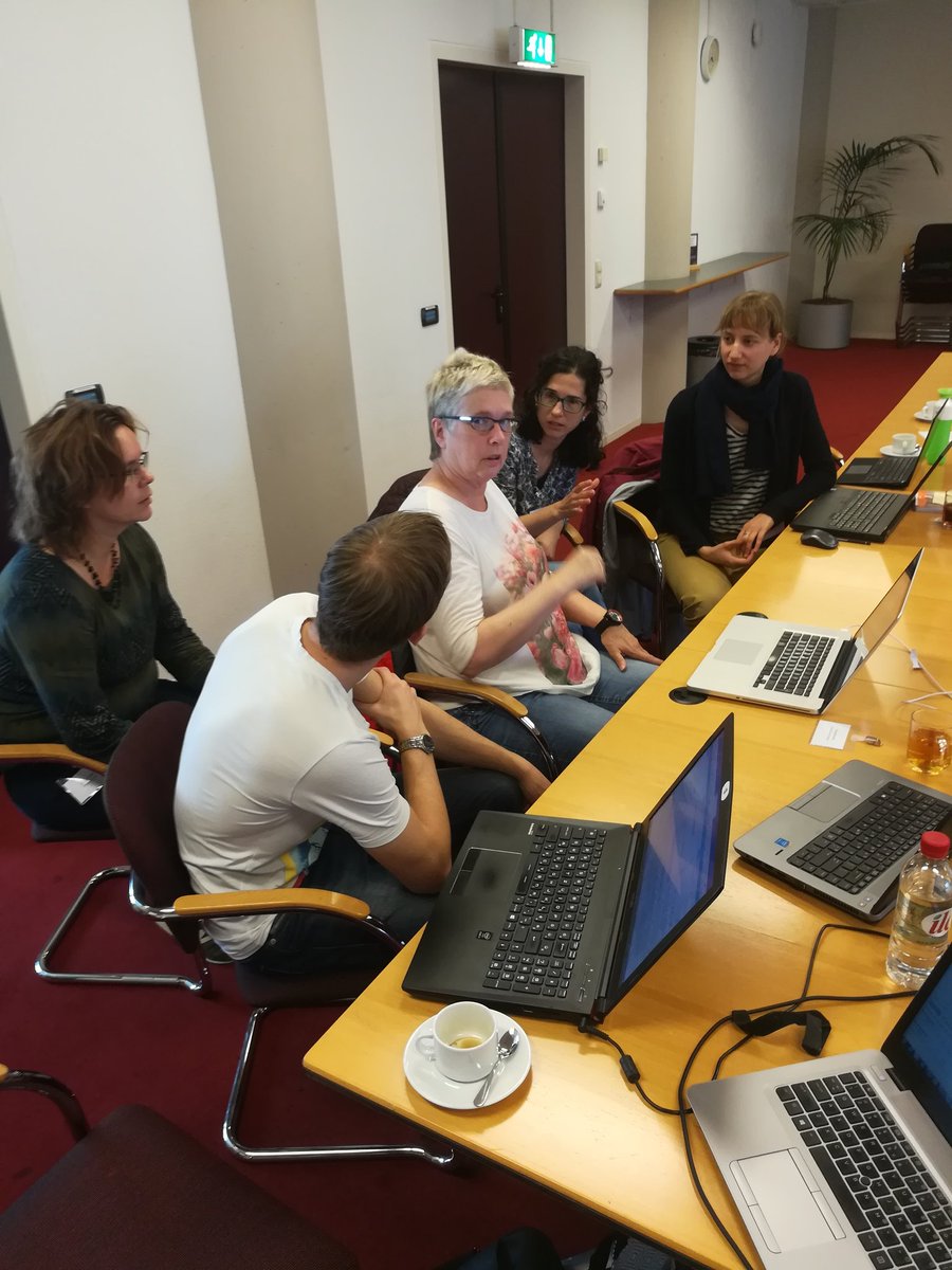 keesone's tweet photo. Group work on #webarchiving @KB_Nederland https://t.co/KgVxW8sihm
