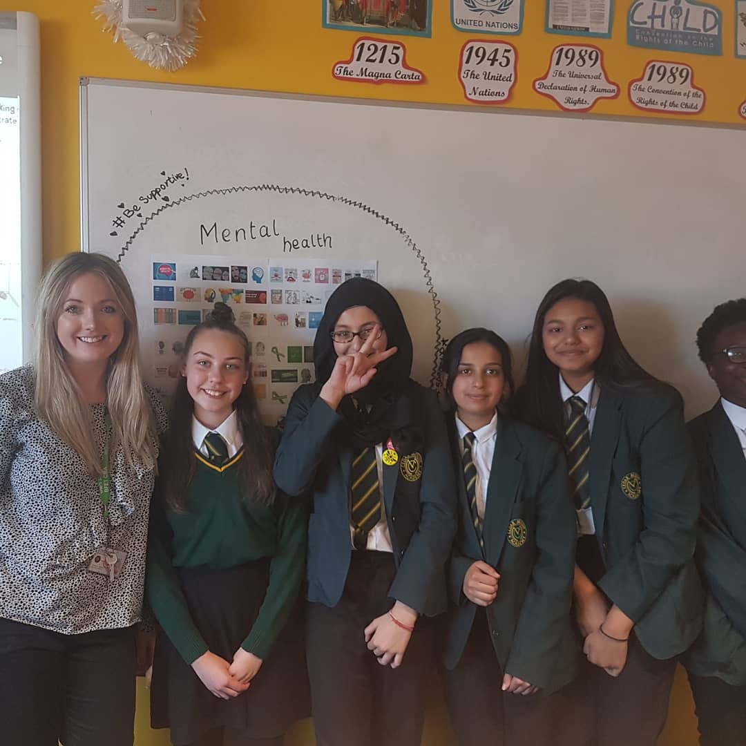 CMA_Amnesty's tweet photo. Students showing their support for World Mental Health Day. #WorldMentalHealthDay #amnestyinternational https://t.co/zgPr5Hsorz