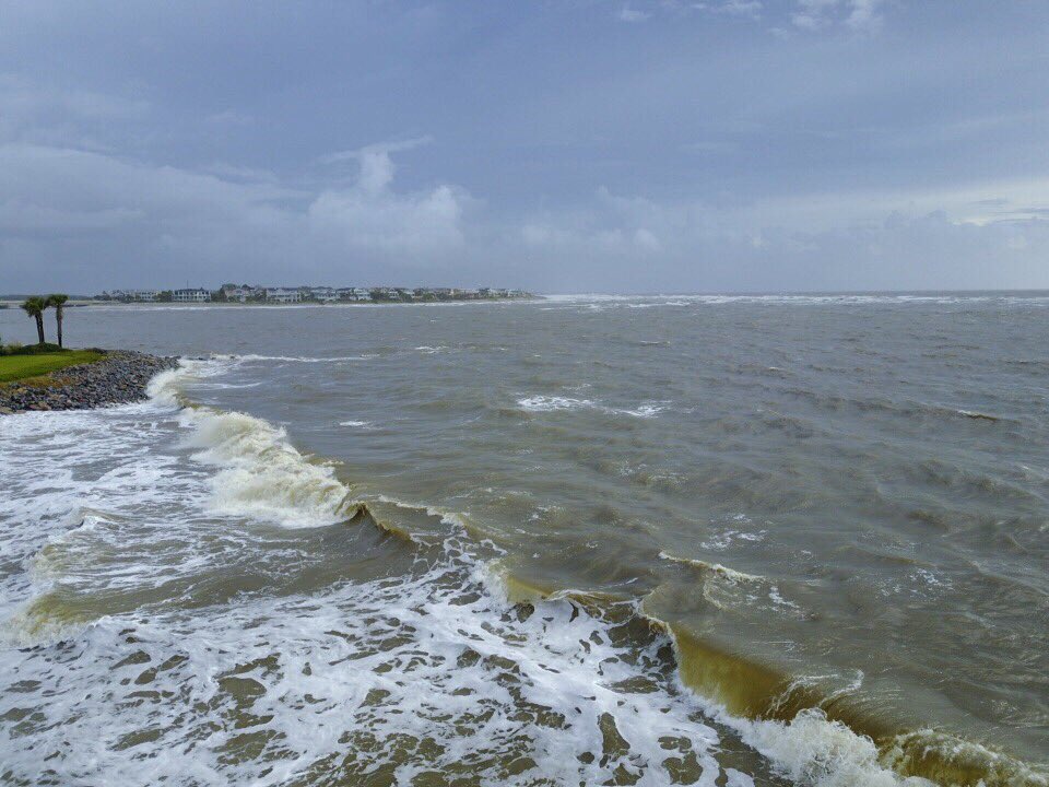 mcgeehimself's tweet photo. High tide coming in hot. @WeatherFlowCHAS @chswx #chs #chswx https://t.co/aFYxm5qwGW