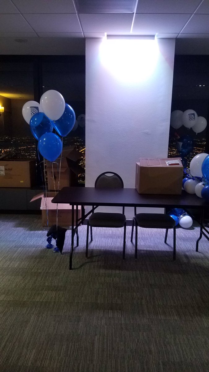 wxfan1978's tweet photo. @united put on a great reception for the @AirlineDispatch summit on Tuesday evening. First the NOC tour, and then the 99th floor reception @willistower. Thank you ADF and United for hosting.
@PAFCAUAL #ADFsummit https://t.co/mWhQzRFN0m