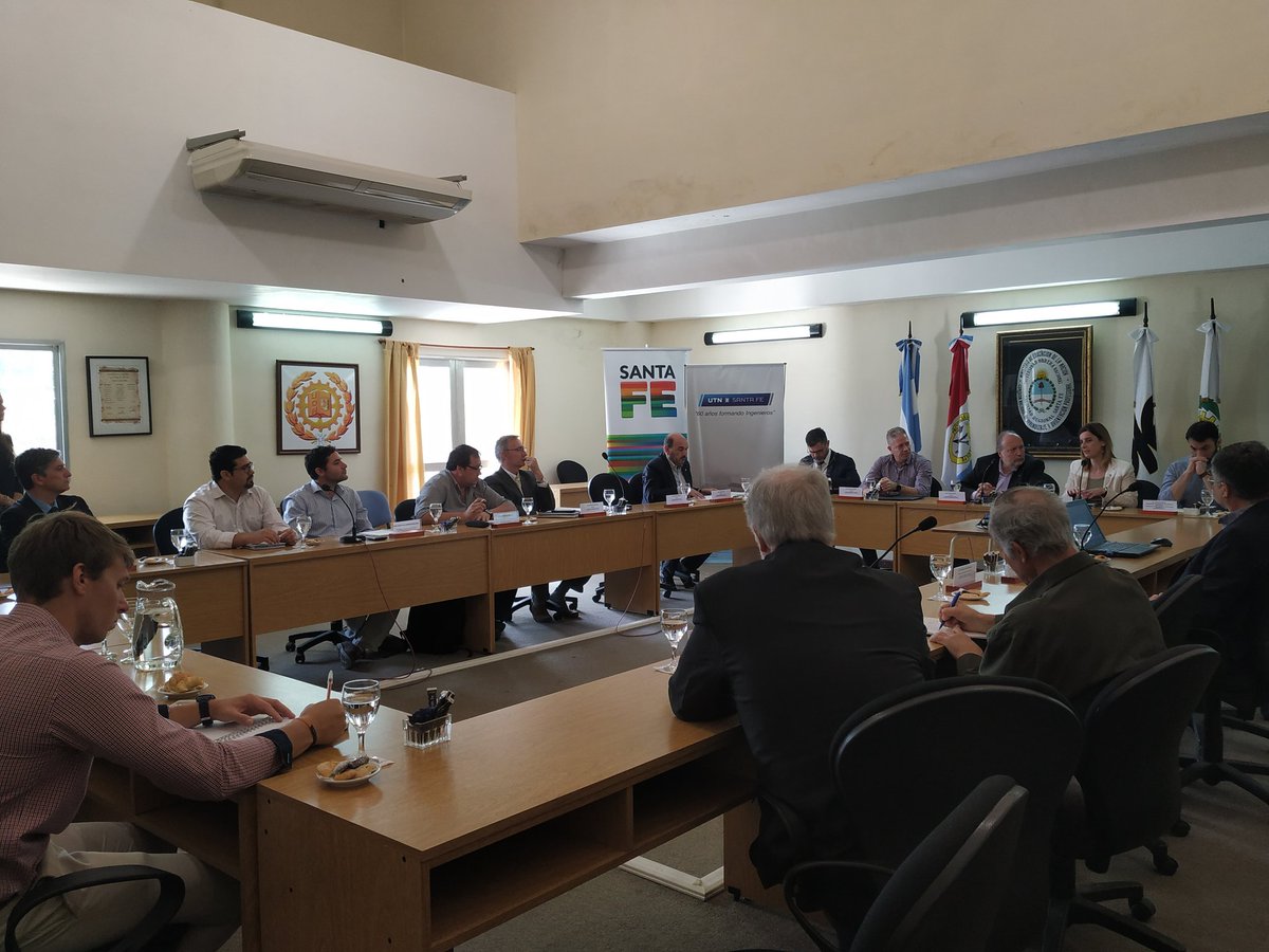 erica_hynes's tweet photo. En la @UTNSantaFe participamos del Consejo Consultivo de Decanos del #ProgramaIngenieros donde presentamos los avances de esta inciativa que ya comenzó su segunda etapa con el concurso de prototipos 👷♂️👷♀️🏗️
#InnovaciónSantafesina https://t.co/9im9oW8ROM