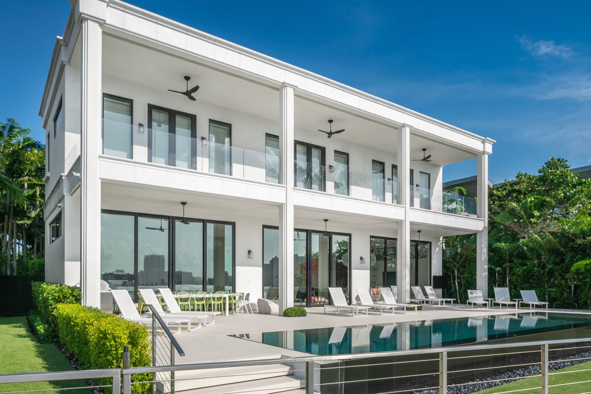 BrodsonCon's tweet photo. Creative Client +  Fabulous Architect + Meticulous Construction = Another Dilido Drive Masterpiece.  This project, designed by @CLFArchitects, will brighten any cloudy day in South Florida. #brodsonbuilt #miamibeach #architecture 📸: @Lifestyle_PG https://t.co/uYkifKiN9l