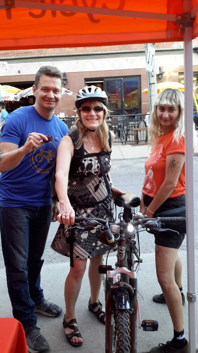 CycleToronto's tweet photo. Thanks to everyone who came by our 2nd #GetLit Station in #BloorAnnex last night! And big thanks to station partner @SweetPetesBikes #BikeTO #StayBright #VisionZero https://t.co/3UjwvPttZA