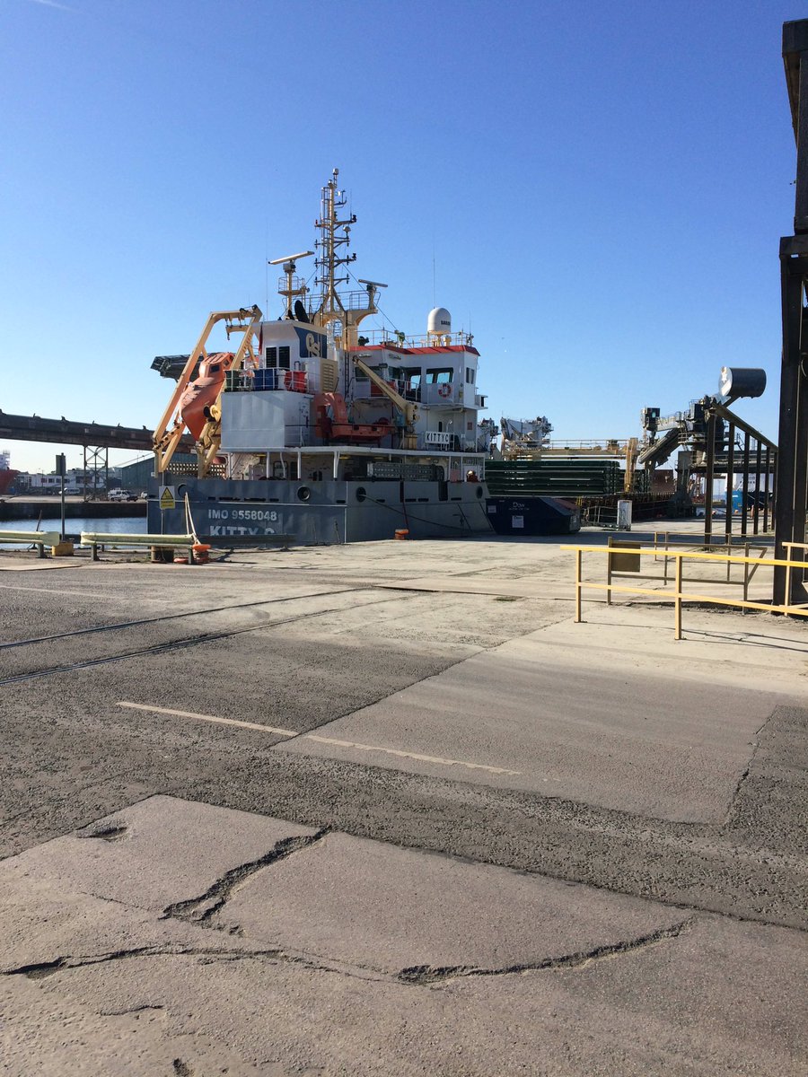 #CEMEX Kitty C discharging in Leith on a beautiful sunny afternoon in October