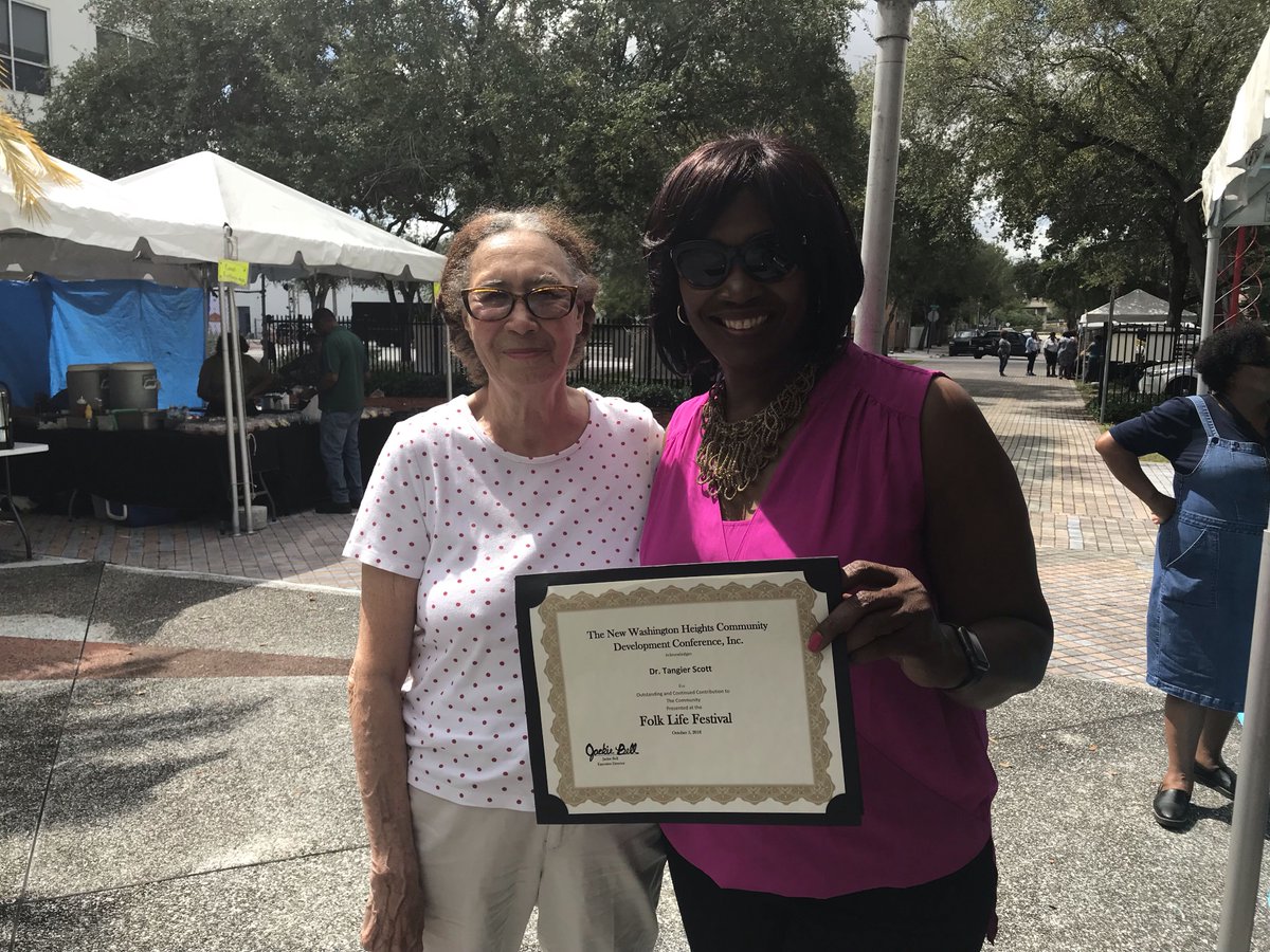folklifefriday_'s tweet photo. We don’t need a #wcw day to recognize the women who help shape our community. At Oct 5 #FolkLifeFriday, we honored Dr. Tangier Scott, for her commitment to the community. 
___
#newwashingtonheights #experienceovertown #historicovertown #festivalmarket #firstfriday https://t.co/FaD7NmZS80