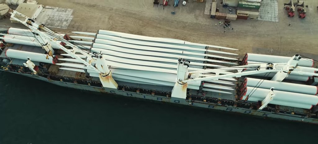 gevernova_jobs's tweet photo. Dhofar project update: towers and blades successfully arrived at the port in Oman for the first large-scale wind farm in the country! https://t.co/Ah8v8ZhAsF