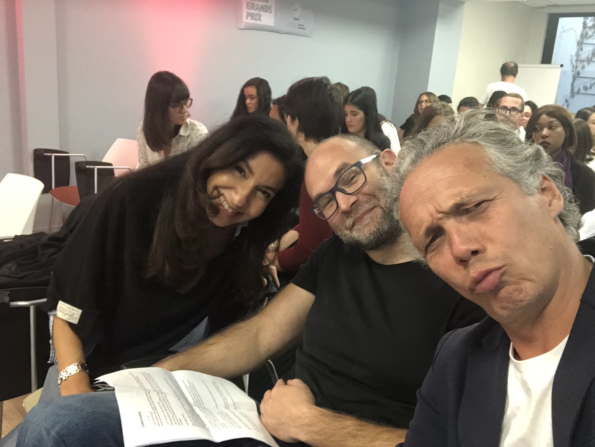 CAROLINEVALENSI's tweet photo. Quelques minutes avant l'oral. THE team @GRENADE_SPARKS / @serndipdating pour le #TOPCOM18 avec @clegland et @ggamain. #Advertising #MêmePasPeur https://t.co/F89JI1vHh8