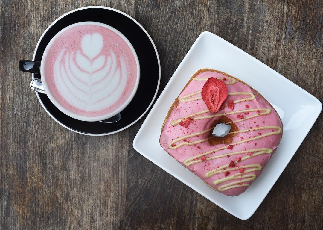 EdibleWC's tweet image. A hole lot of mid-week motivation from #peacefulprovisions . Read about them in our #fallissue and #getlost in a donut or two. buff.ly/2y0VM2m