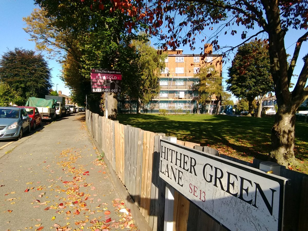 GreenLewisham's tweet photo. A very healthy attendance at Lewisham Central Assembly last night. Engaging presentations from groups working in the community: an eclectic mix of street trees, mental health projects, lunch clubs and digital literacy for the over 60s.
https://t.co/z0sICjmqIx https://t.co/9X3DISU0Fb