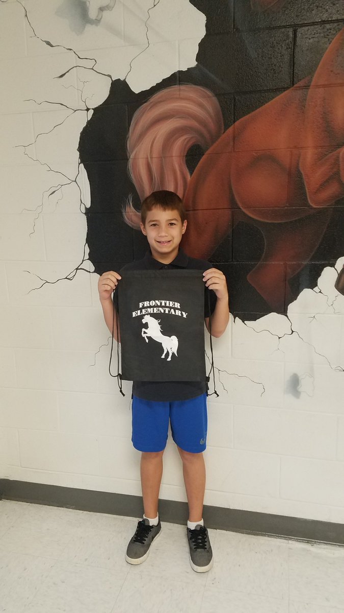 frontier_elem's tweet photo. Congrats to our Mustang STARS! They won a drawstring bag for their hallway behavior. Keep up the great work! #SafetyPatrolServiceProject @pbcsd @PBSafetypatrols https://t.co/qYMFILeCNr