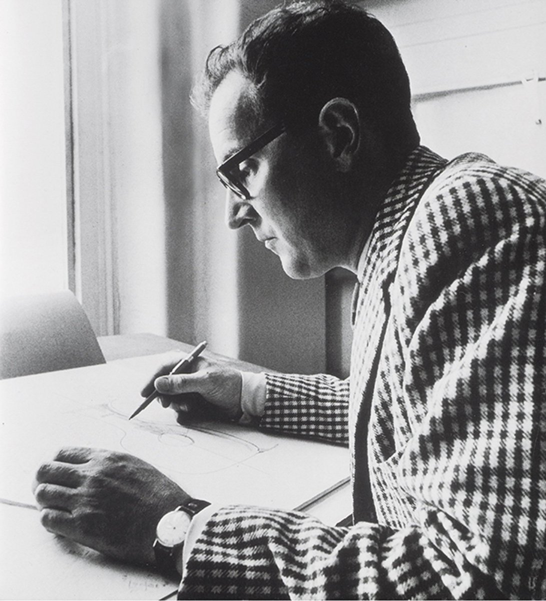 SFOMuseum's tweet photo. "What I am trying to do, and what four or five others in my field are trying to do, is to recreate an international image of #English #silver in modern terms..." - Gerald Benney (1930β2008) #britishsilver #GeraldBenney @GoldsmithsCo https://t.co/PAF8N1jBAz