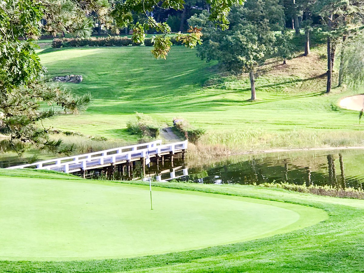 BlueRockGolf's tweet photo. When it’s 77 degrees and sunny on a New England October afternoon, you should definitely leave work and play golf! ☀️ ⛳️ #CapeCod #Golf #CarpeDiem #bluerockgolfcourse #itsstillsummer #october #NewEngland https://t.co/QJl16V3AFp