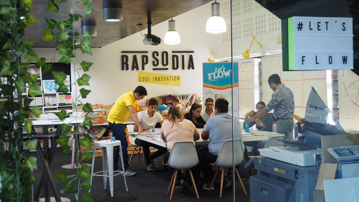 LetsFlowCool's tweet photo. Intensa pero creativa tarde de workshop con alumnos de MBA de @ENAEbusiness ... un placer disfrutar de los nuevos curiosos que se presentan por la Región de Murcia y de presentaros Let's Flow!!
#workshop #enae #rapsodiabyhamilton #designthinking #tools #innovation #letsflow #book https://t.co/mMAhHbW1OS