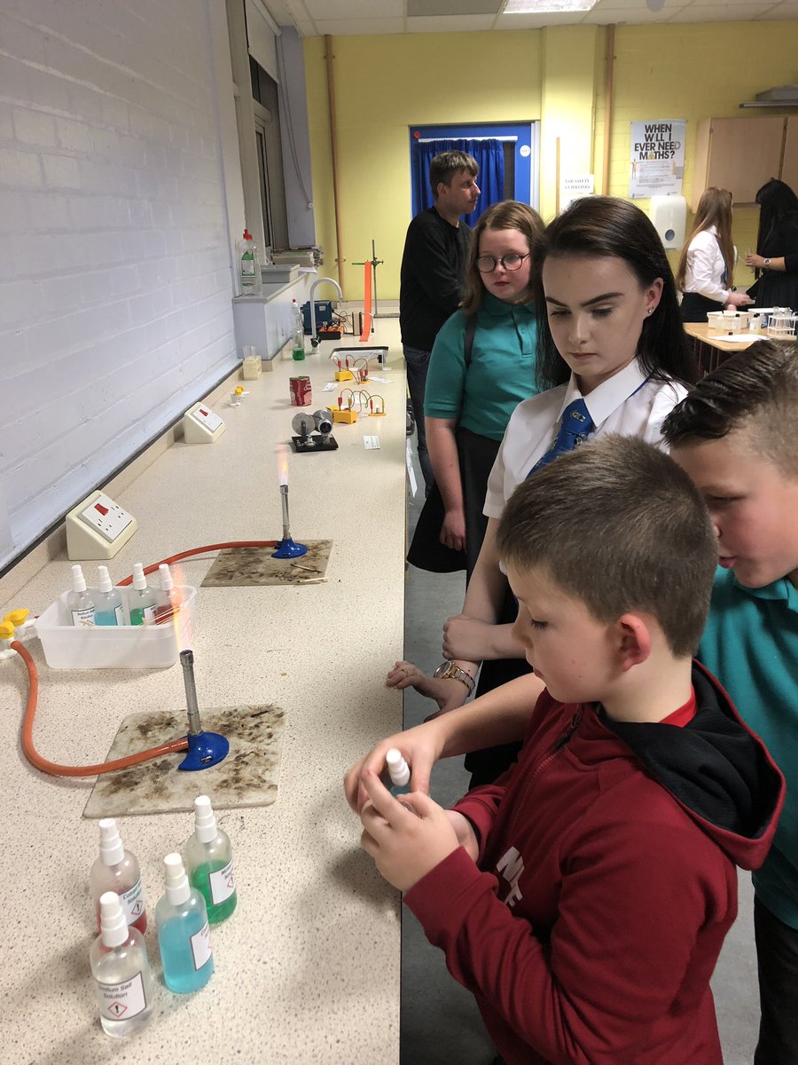 KingsParkSec's tweet image. Science experiments in full sway! #sciencestars #futurescientists #believeachieve