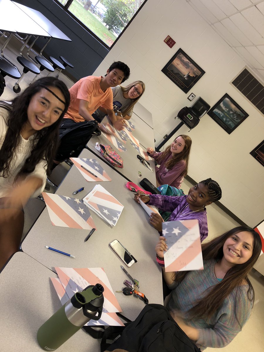 FvhsNhs's tweet photo. Some of the students that stayed after to write letters to local veterans! Thank you so much!❤️ https://t.co/IDXuaWXrUK