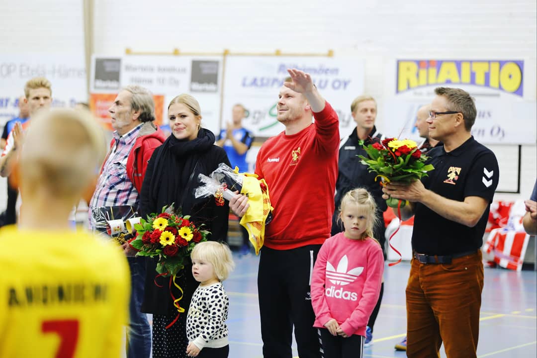 RiihimakiCocks's tweet photo. In honor of our former captain Antti Valo, we freezed his number #4 in our club. Antti has played 18 seasons, 444 matches, 1638 goals, 58 national team matches. He has been chosen 5 times to Finnish League's Allstar Team, he has won 9 Finnish Championships. 🙌🙌 #respect #4 https://t.co/tQ6uXfLzGD