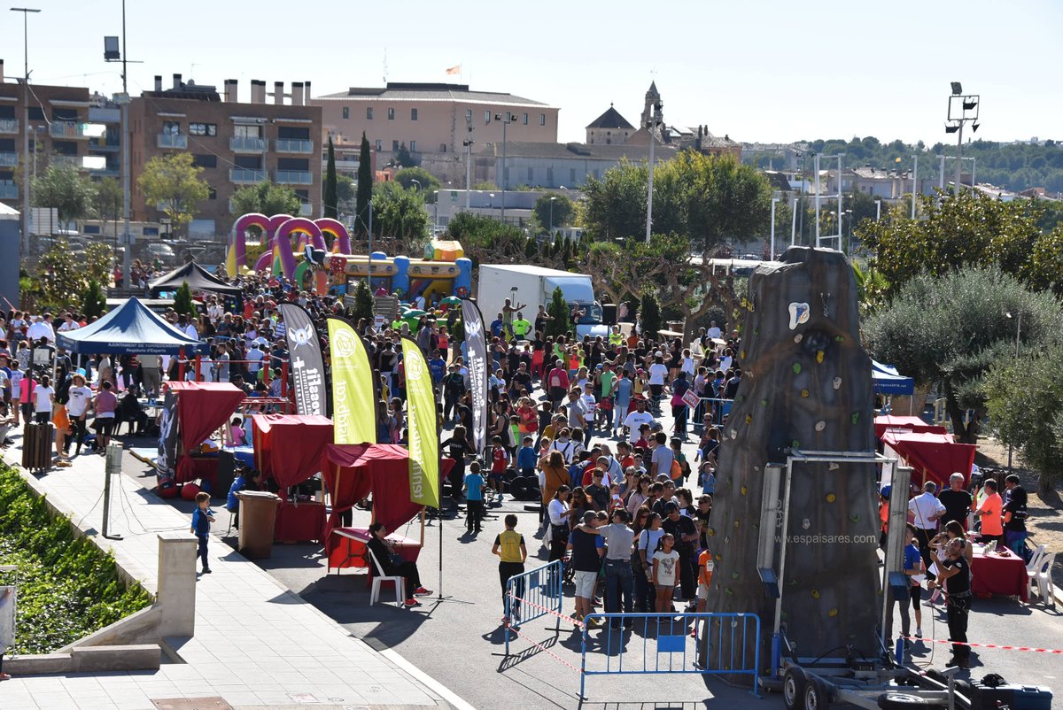 AjTorredembarra's tweet photo. ✏️ La Festa de l’Esport de #Torredembarra ja té data: serà el proper 28 d’octubre. Boxa, futbol americà, teles acrobàtiques i bateig de mar, algunes de les novetats. ℹ️https://t.co/dNUt7KUvZ5 #FestaEsportTdb https://t.co/K3AYQHzkBA