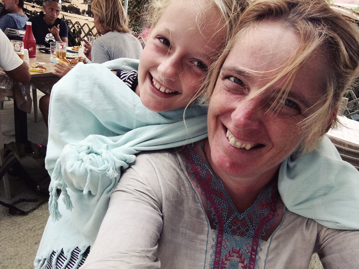 10 jaar geleden deed ik op de 10e van de 10e om 10 over half 10 t meest onduurzame dat je kunt doen: een kind op de wereld zetten. Wat n feest en wat zijn we verknocht aan elkaar.