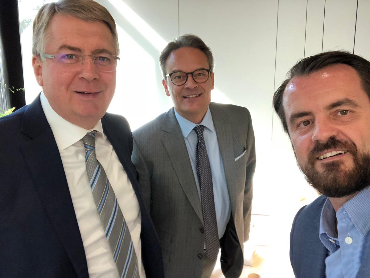 Topp Gespräch mit diesen beiden Herren zum Thema #nextlevelruhrgebiet. Nun gehts weiter nach Bochum zum <a href="/RuhrSummit/">ruhrSUMMIT</a> 🙌🏻