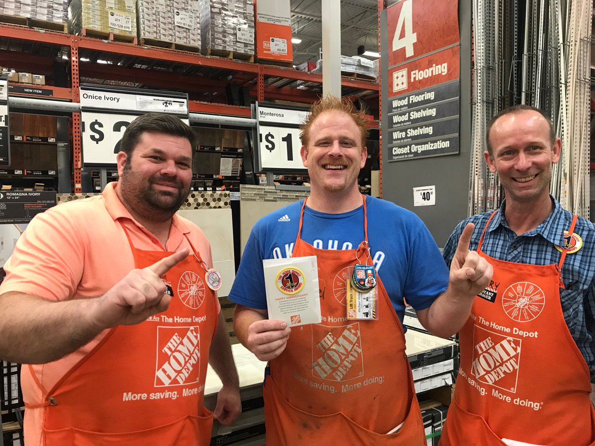 Michael celebrating his 1 yr HD anniversary! ⁦<a href="/Adam_THD/">Adam Allegretta</a>⁩ ⁦<a href="/windoverr/">Robin E Lutz</a>⁩ ⁦<a href="/SantinoShaun/">Shaun Santino</a>⁩