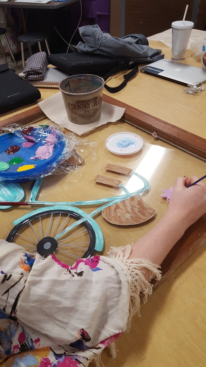 HamptonArtDept's tweet image. Studio project progress!! #creativityislife #artrocks #hamptonhawks1 #studioart