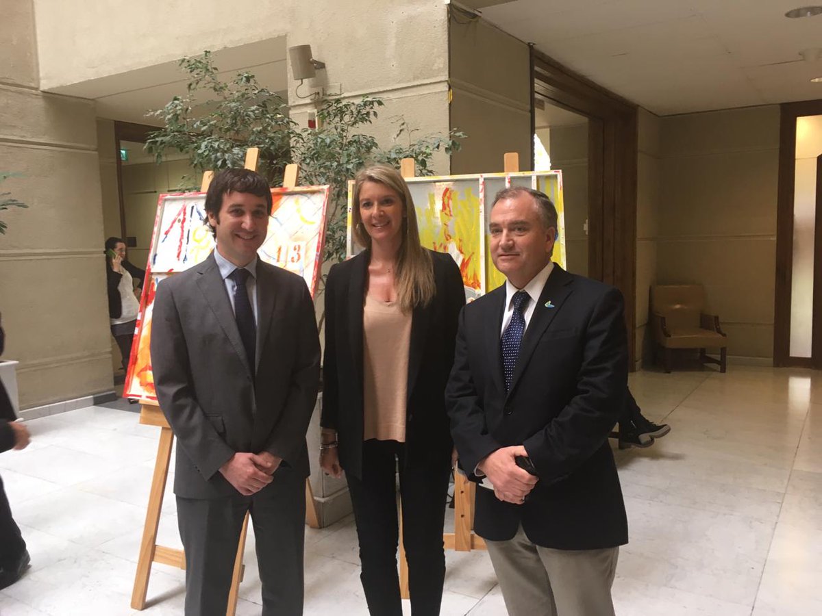 EquipoRamirez's tweet photo. El diputado @GmoRamirez junto a los diputados de @MarceSabat y @andresmolinam hacen un llamado a la oposición a terminar con el obstruccionismo de la Agenda Legislativa y dan a conocer las áreas y proyectos que se encuentran frenados por la izquierda en el Congreso Nacional. https://t.co/GcBGXlrYkc