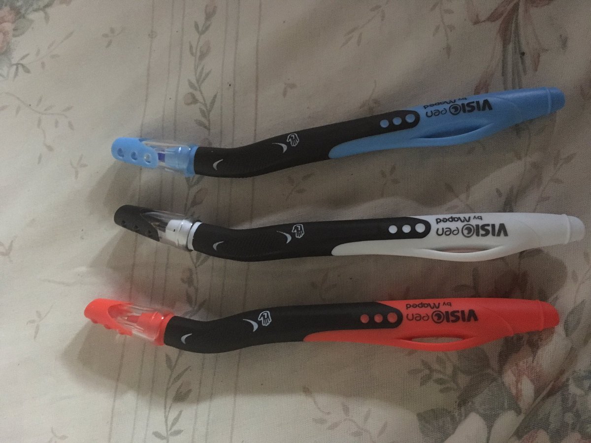 niakumi's tweet photo. My sister got me left-handed pens and a left handed book, bruh, I’m soooooo happy rn https://t.co/zb6OHig96W