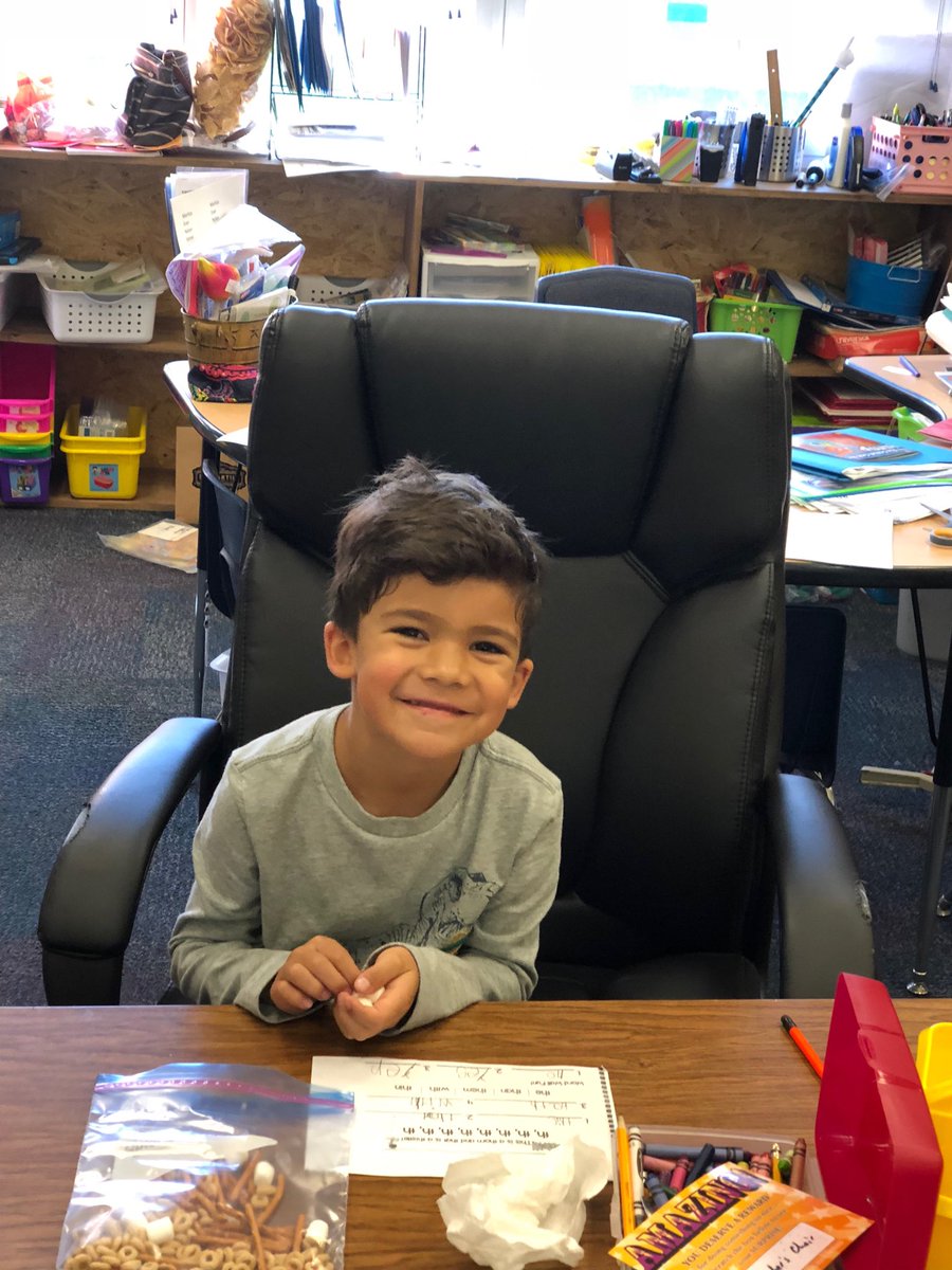 rterrell1st's tweet image. Getting to sit in the teacher chair!  Reach bucks= scratch off win!  #carsonstars @decaturisd