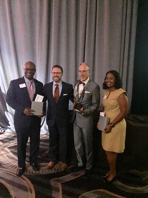 DiversifiedCWM's tweet image. What a wonderful evening in Nashville last night for the @CNMnashville Salute to Excellence!  @MajorMinorsSing of @nashinharmony was awarded the @DiversifiedCWM New Generations Award.  youtube.com/watch?v=xVtG9O…