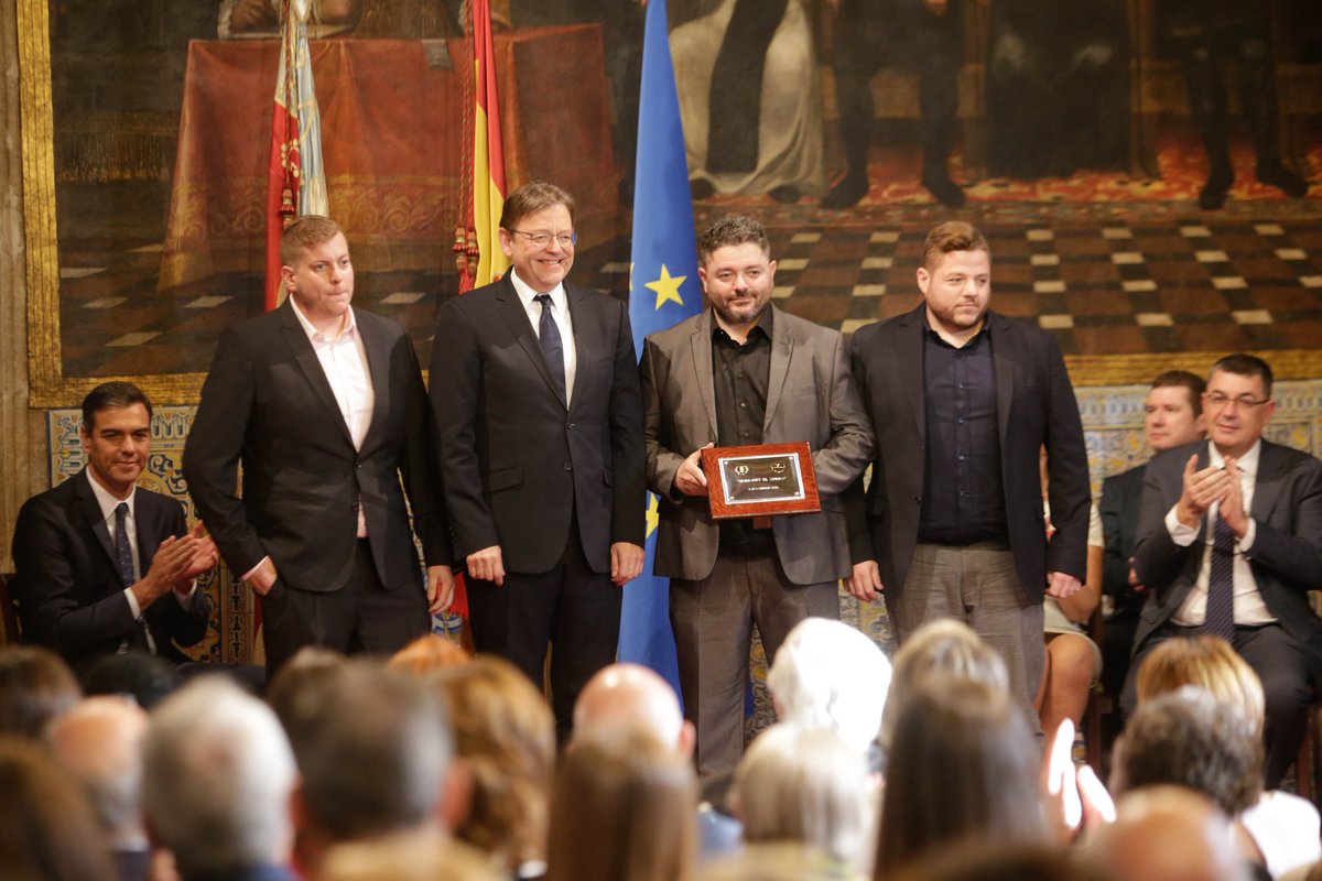 ZurdoPilota's tweet photo. 🎖PLACA AL MÈRIT ESPORTIU🎖
      El Zurdo  Empresa de Pilota
             📷🔝Imatges🔝📷 https://t.co/Z0TP6UDZiG