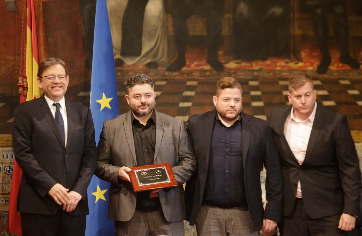 ZurdoPilota's tweet photo. 🎖PLACA AL MÈRIT ESPORTIU🎖
      El Zurdo  Empresa de Pilota
             📷🔝Imatges🔝📷 https://t.co/Z0TP6UDZiG
