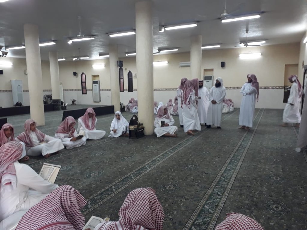 evadcenter's tweet photo. مدير #مركز_الروضة الاستاذ عبدالعزيز الشهوان يلتقي حلقات #مسجد_ابن_باز بحي #الجنادرية وقد حضر  اللقاء نائب مدير #معهد_ايفاد المهندس سلمان الشهري https://t.co/BnX9nIn32o