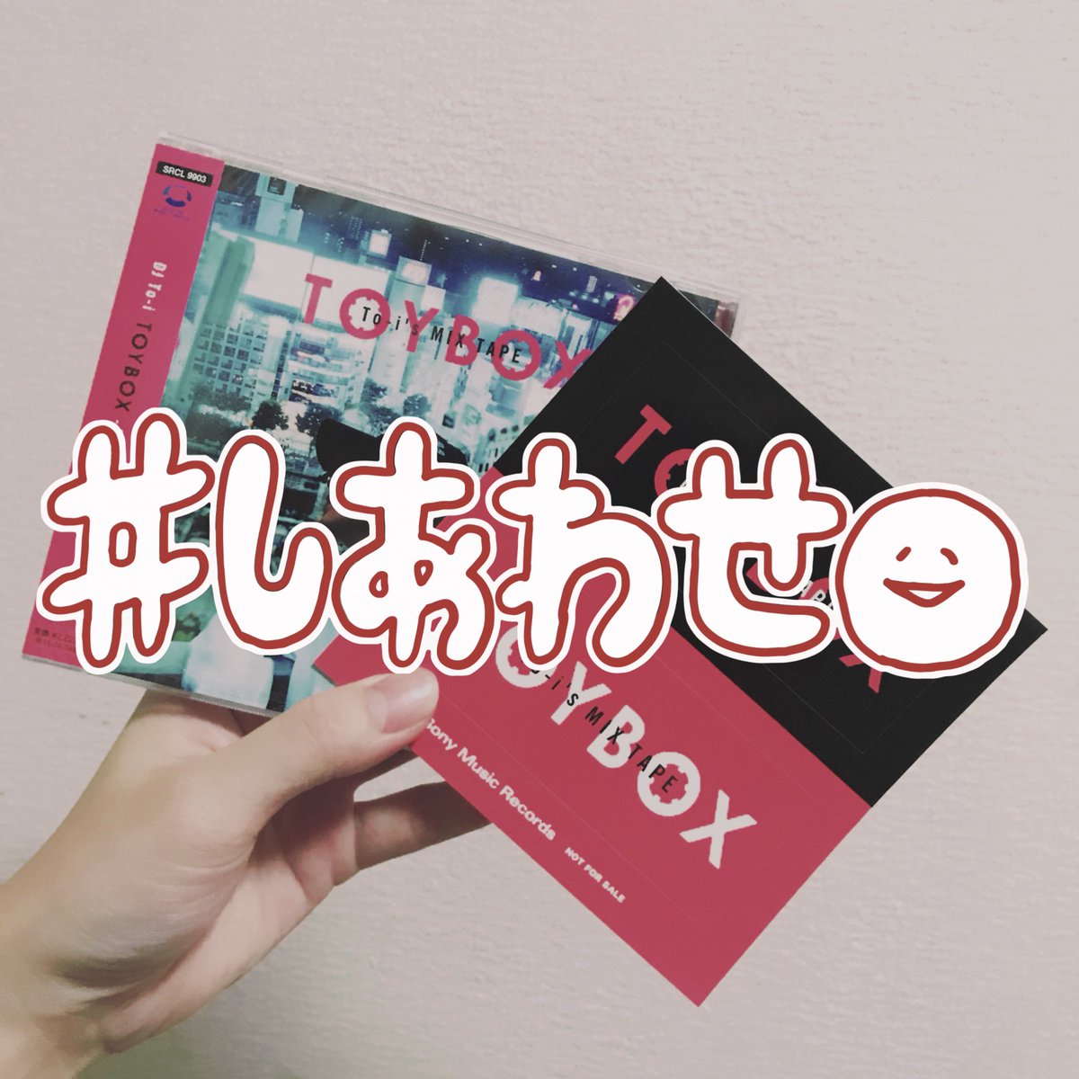 __toitoi1O15__'s tweet photo. DJ To-iさんおめでとう〜!
やっと取り込みました聴きます。
いやあ大好きです!柊生くんの趣味の音楽たくさん聴けるのはとっても面白くて楽しいです。
#DJTo_i #TOYBOX https://t.co/rutptJmmR9