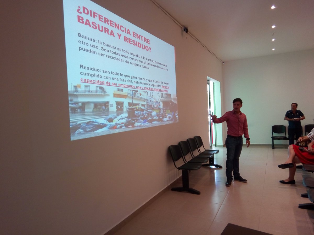 DICCALPMORELOS's tweet photo. Inauguración del curso #ClasificaciónDeLosResiduosElectrónicos impartido por la empresa #Relmex a servidores públicos y empresas de #PuertoMorelos @LFpuertomorelos @MichelCarballo2 @WillSalazarg @PtoMorelosAyto @solangeconchaa @omaralpuche https://t.co/NmfIaq6m6c