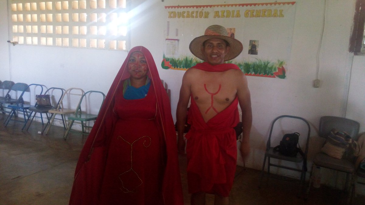 rebkdur's tweet photo. Gracias profesor Moises por los  conocimientos que estamos adquiriendo hoy en la UNEFA Sabaneta. Con las diversas actividades de Danza realzando el Respeto a los pueblos indígenas. @educandoencomunidad @CulturaMPPE @CulturaZEBnas  @EvelinRosendo1 https://t.co/pF5TxiLXF4