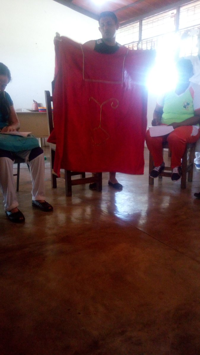 rebkdur's tweet photo. Gracias profesor Moises por los  conocimientos que estamos adquiriendo hoy en la UNEFA Sabaneta. Con las diversas actividades de Danza realzando el Respeto a los pueblos indígenas. @educandoencomunidad @CulturaMPPE @CulturaZEBnas  @EvelinRosendo1 https://t.co/pF5TxiLXF4