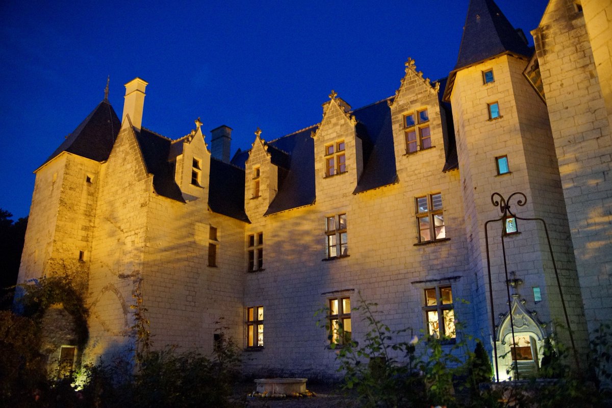 ChateauduRivau's tweet photo. Bonsoir #Twitter... #chateaudurivau #valdeloire #LoireValley #night #nuit #bonsoir #chateau #castle #lumières #lights https://t.co/6mtU9R8I8K