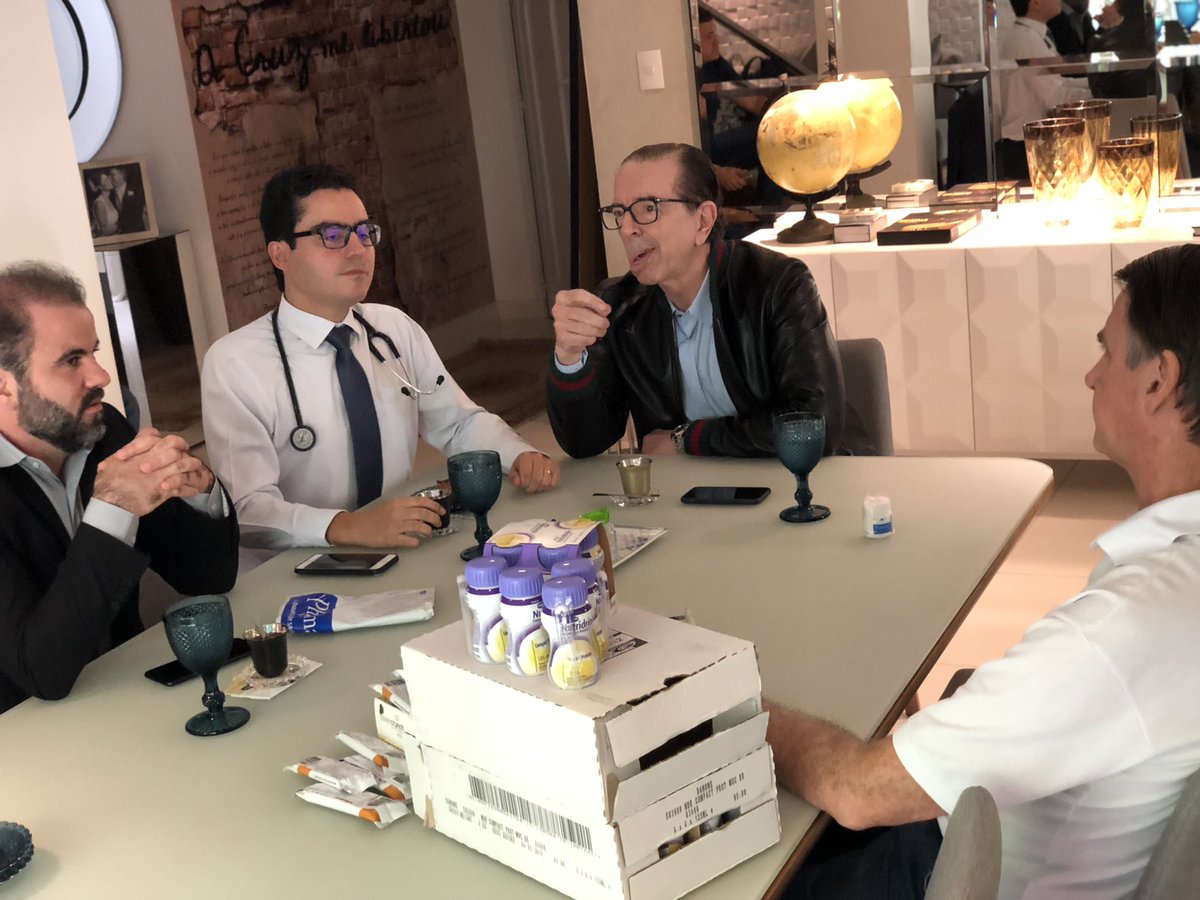 Após a tentativa de assassinato que meu pai sofreu, além dos dias na UTI e cirurgias, houve uma perda de 15 kg e agora os médicos iniciaram uma forte alimentação proteica para que semana que vem esteja preparado para atividades externas e de alto estresse! Muito obrigado a todos!