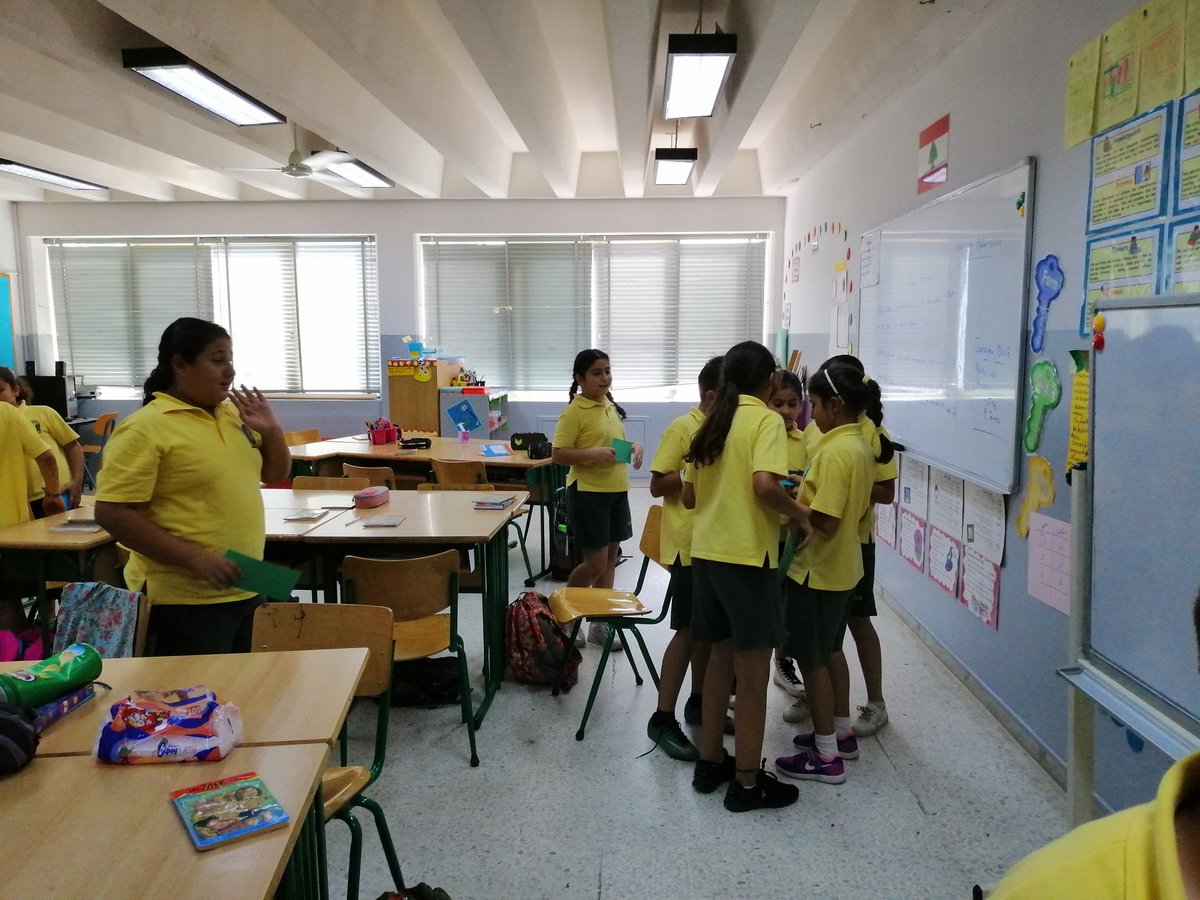 TawilNoor's tweet photo. An interesting way of assessing students' prior knowledge about adjectives & nouns through a quick game #findyourfriend @HalaAlKotob @dina_jradi @Hhhsinfo https://t.co/mVbVjN3TFB