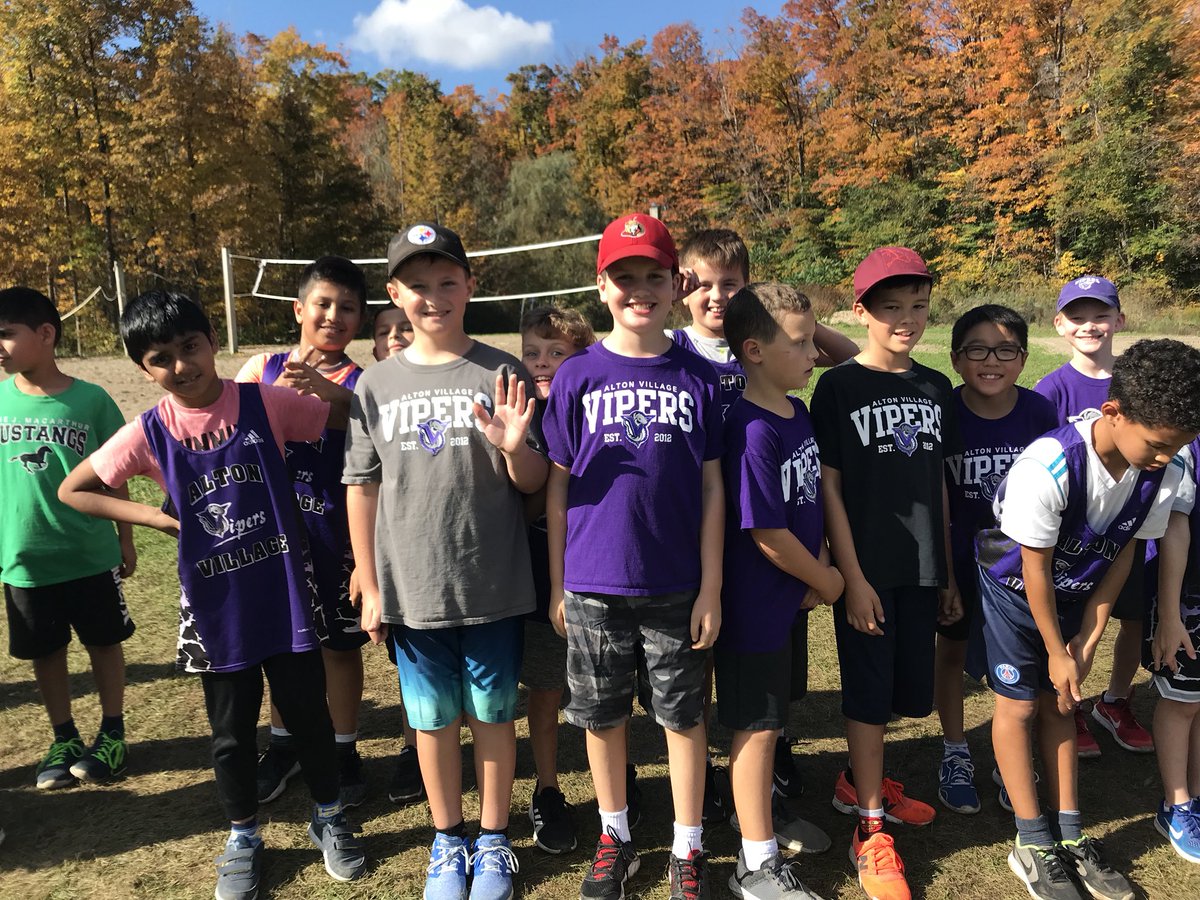 MsMaynard6's tweet photo. Grade 4 boys are off!! https://t.co/faStsvLkWs