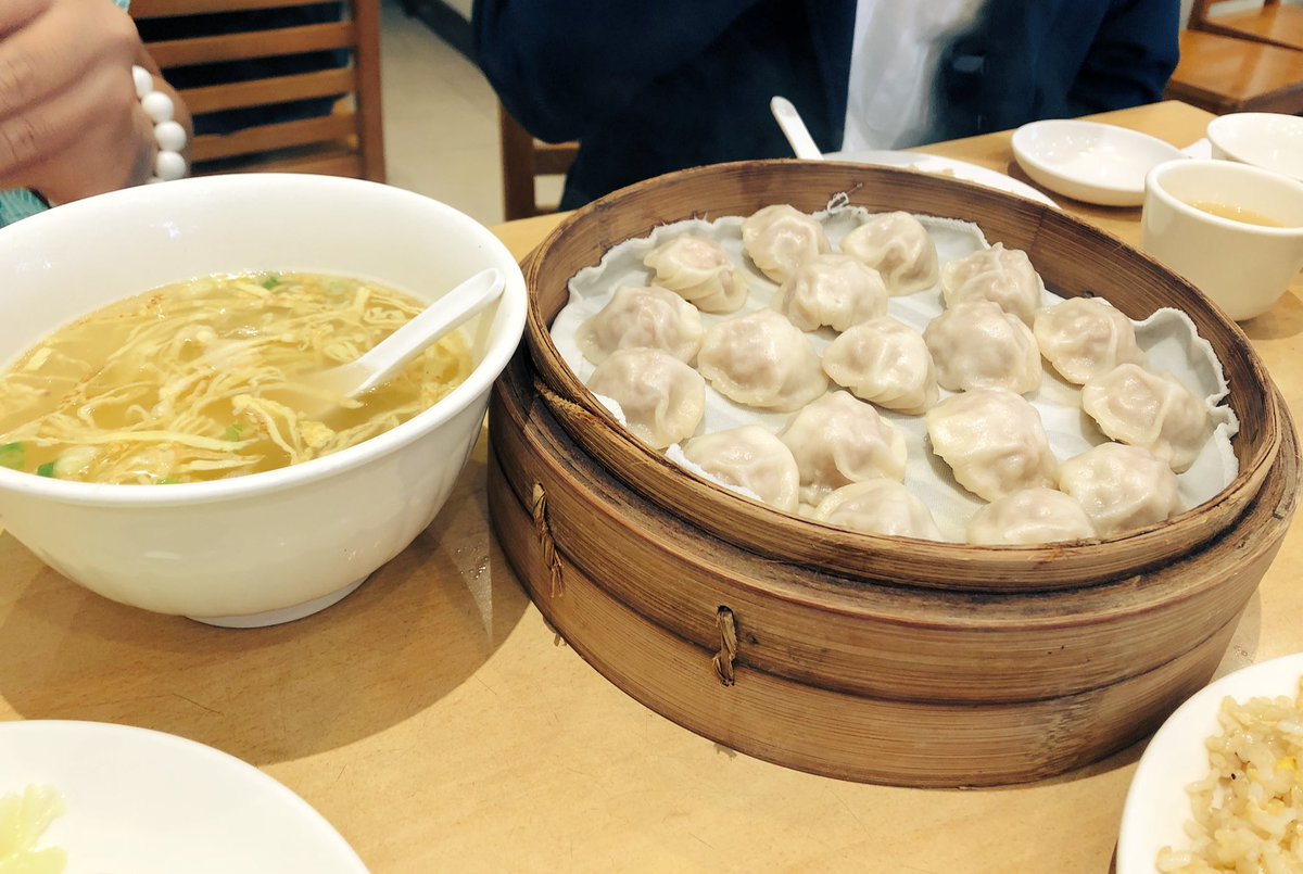 MusicaEterna_en's tweet photo. All people we met in Taiwan were so kindly, we are glad that we could have relationship with taiwan!
We ate many Taiwanese (sometimes not taiwanese) food with them in this businesstrip😋 https://t.co/FZvP3tD9z2
