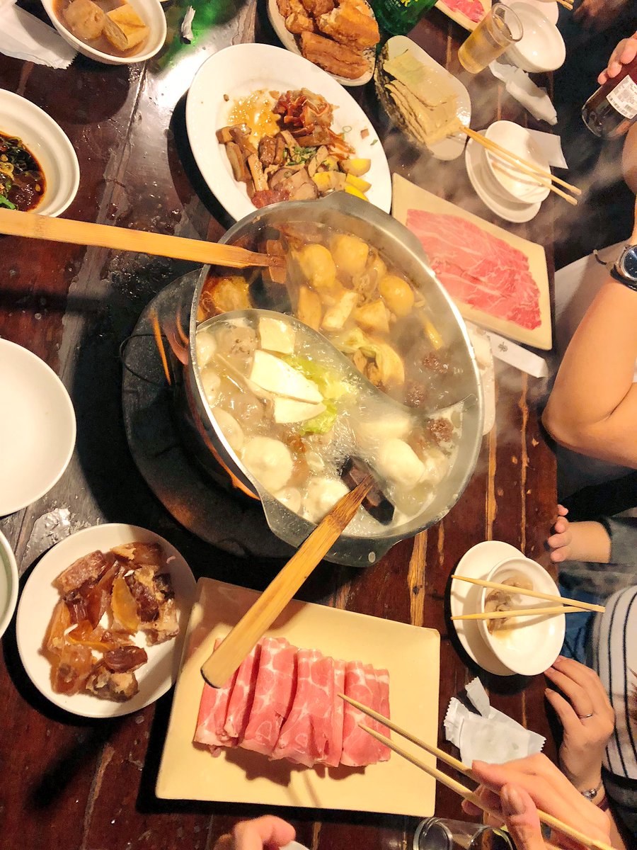 MusicaEterna_en's tweet photo. All people we met in Taiwan were so kindly, we are glad that we could have relationship with taiwan!
We ate many Taiwanese (sometimes not taiwanese) food with them in this businesstrip😋 https://t.co/FZvP3tD9z2