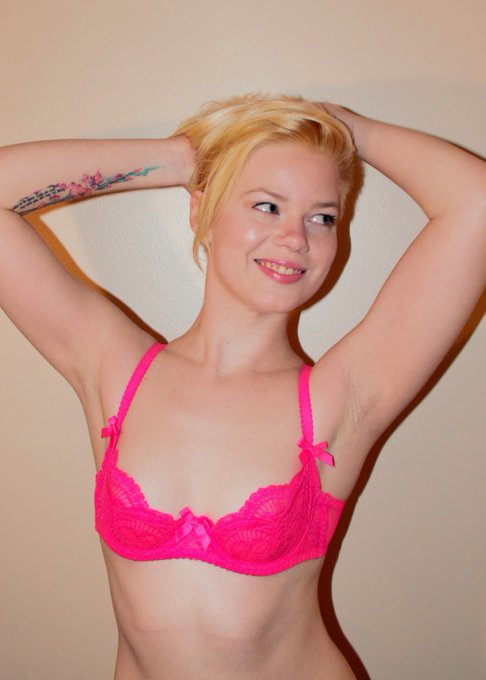 If 4 more people follow me, I'll #giveaway a free #customvideo! 😚 https://t.co/2lwiKm2RcY<a href="/tag/giveaway"class="tags">#giveaway</a><a href="/tag/customvideo"class="tags"><span>#customvideo</span></a>