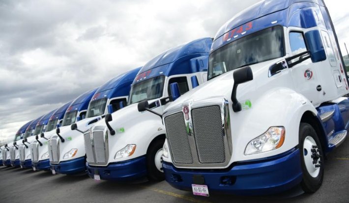 GrupoT21's tweet photo. 🚛 #Terrestre: Transporte Limpio reconoce el resultado de 30 empresas https://t.co/G48LHrTBlV

#GrupoT21 #ProgramaTransporteLimpio #Top100DelAutotransporte https://t.co/qmtFo7dLJ4