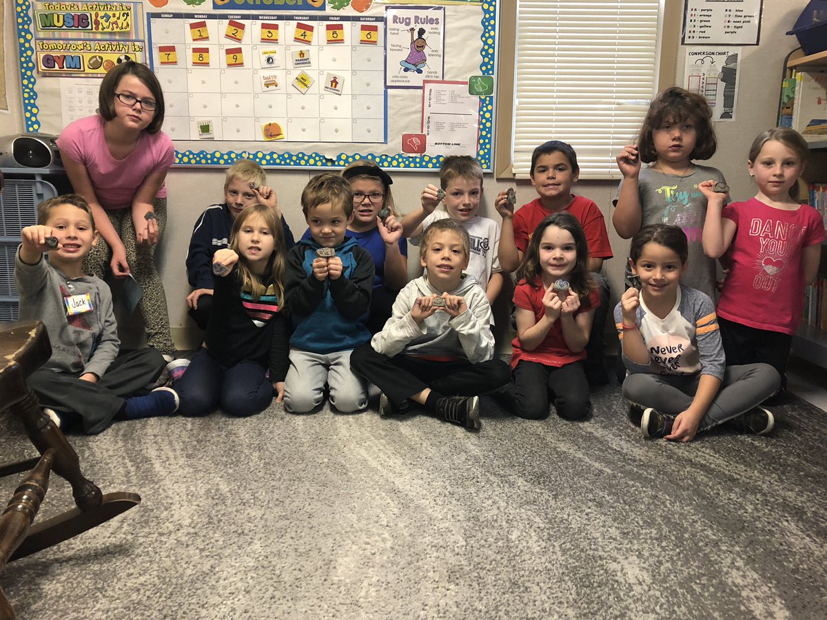 MrsLaMottGrade3's tweet photo. Our Laker Proud groups had a blast sharing #Happiness today by making our very own smiley rocks! ๐#hlwwlakers #hlwwproud #lakerpride #ishitherock https://t.co/vor3RHVKLr