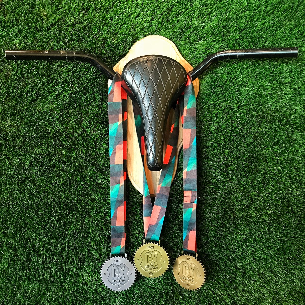 Cyclocross Sherbrooke is in 10 days time! What do you think about our new "UCI grade" medals? 🙃